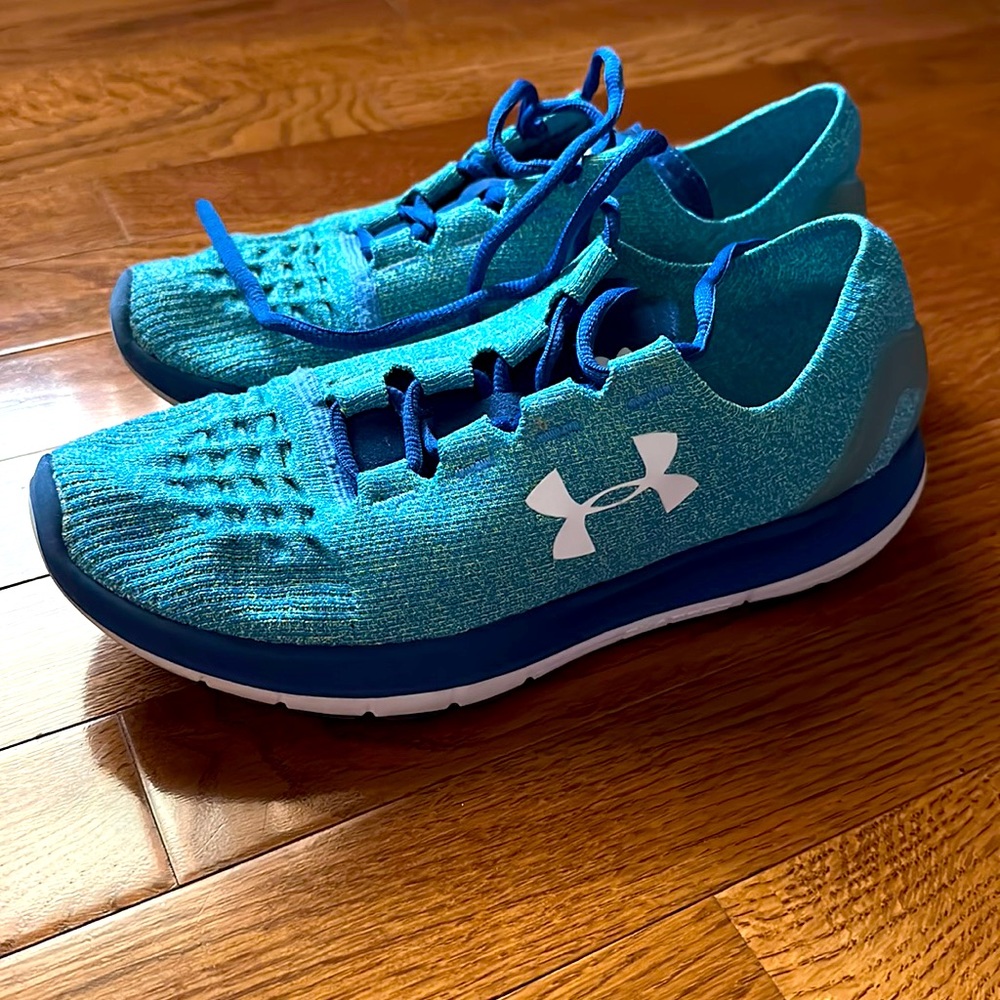W9.5 Under Armour sneakers